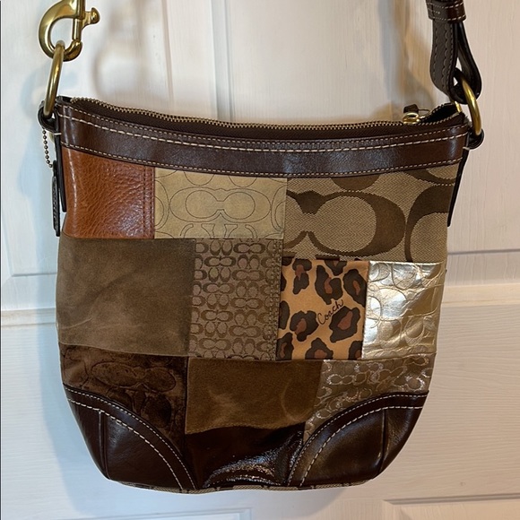 Crossbody and wristlet - Picture 6 of 10